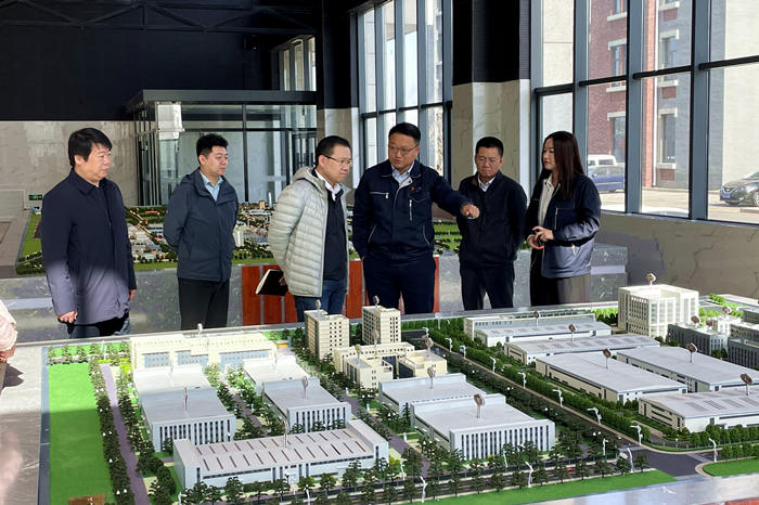 市發(fā)改委領(lǐng)導(dǎo)到航空集團(tuán)開(kāi)展調(diào)研座談