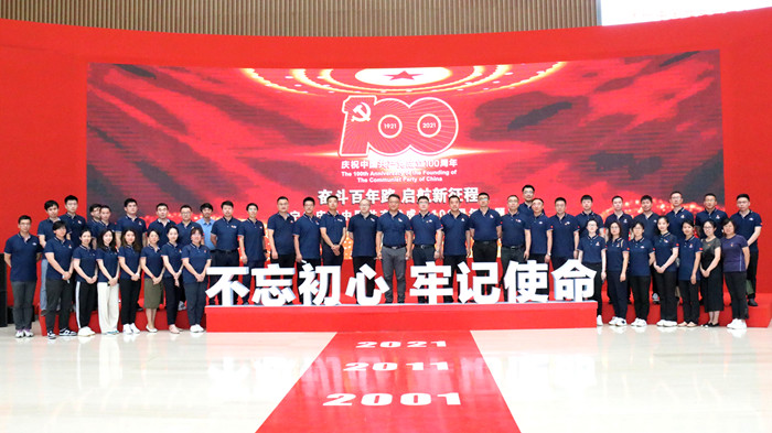 看風(fēng)雨荏苒   憶百年崢嶸