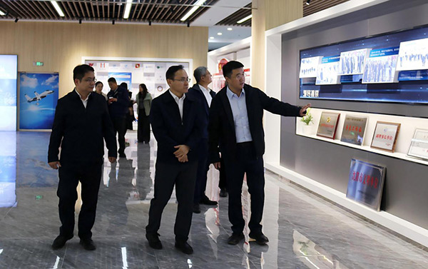 中國(guó)鋼研黨委副書(shū)記、總經(jīng)理高宏斌一行 到航產(chǎn)集團(tuán)調(diào)研